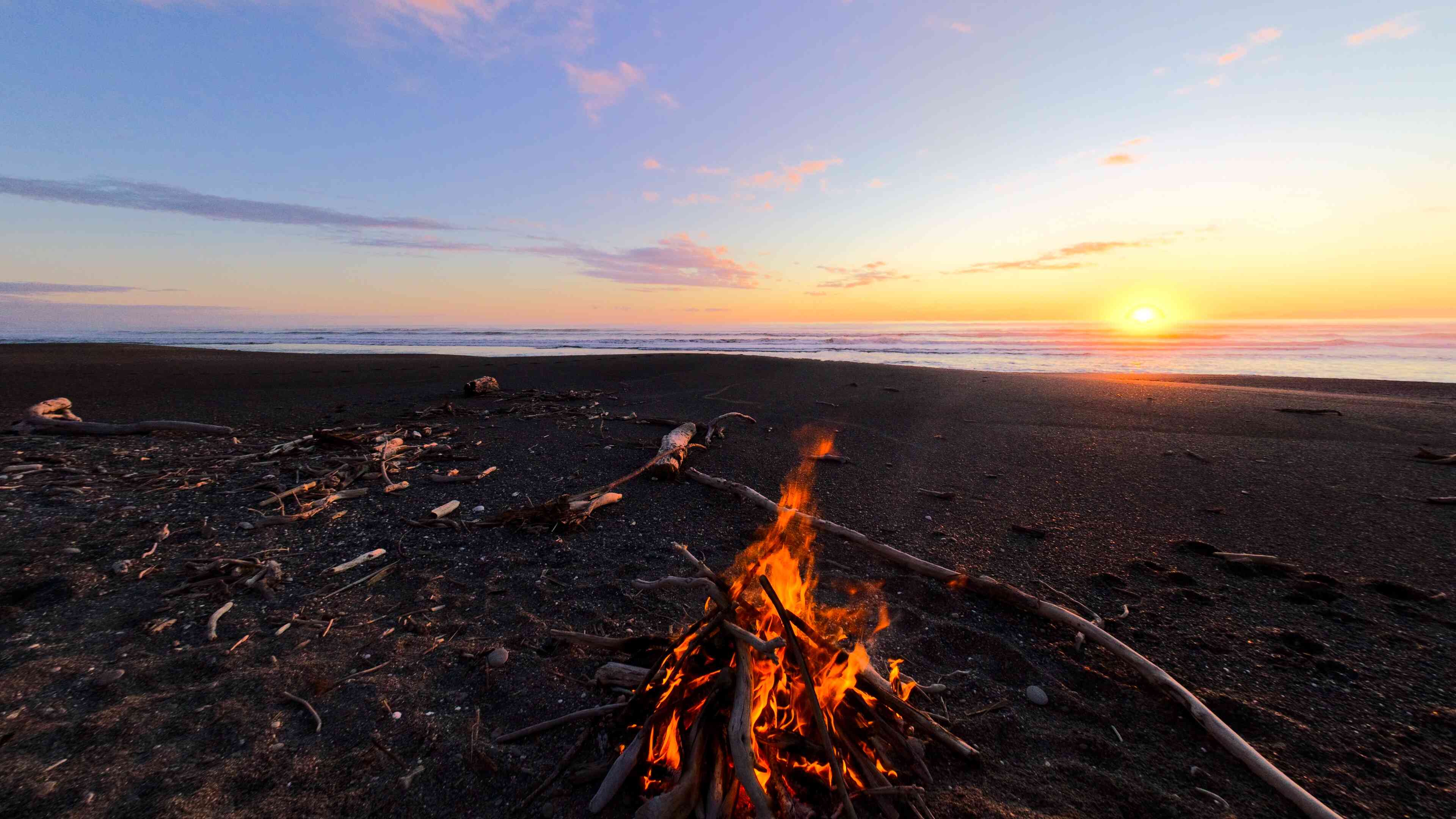 Crackling Flames & Crashing Waves